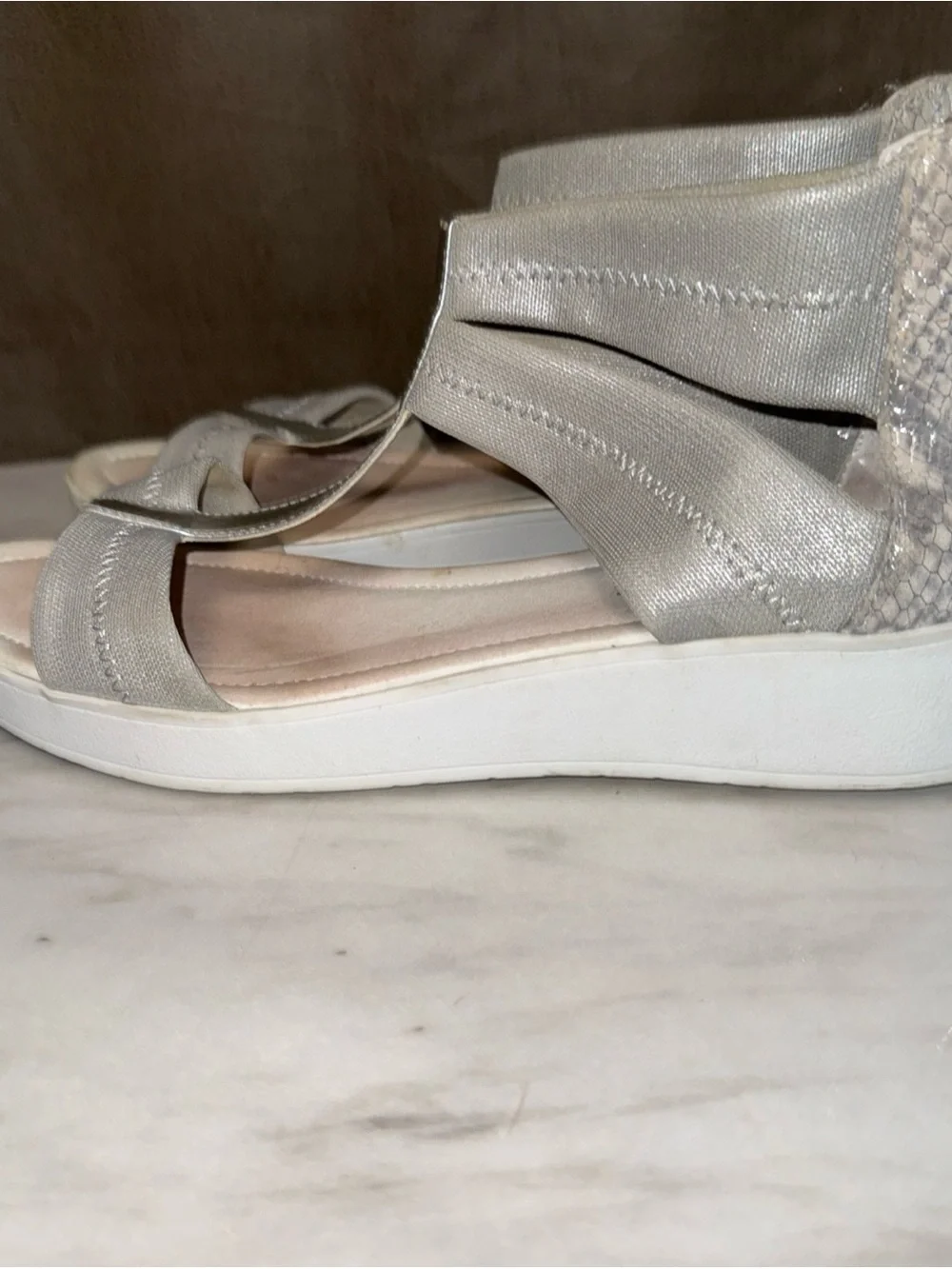 Vondi Silver Donald Pliner Sandals size 9